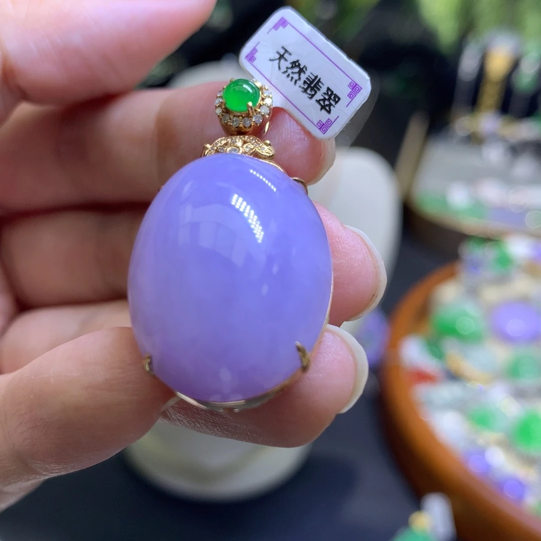 颈饰18K金镶嵌翡翠