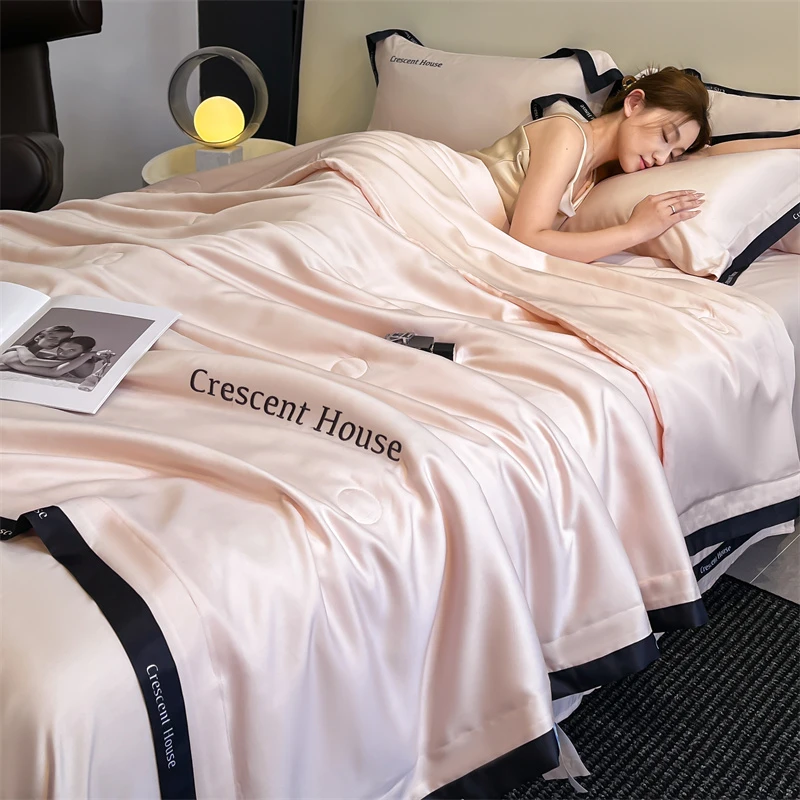 高档丝滑薄款夏被凉感双面冰丝空调被刺绣夏凉被四件套机洗单人被