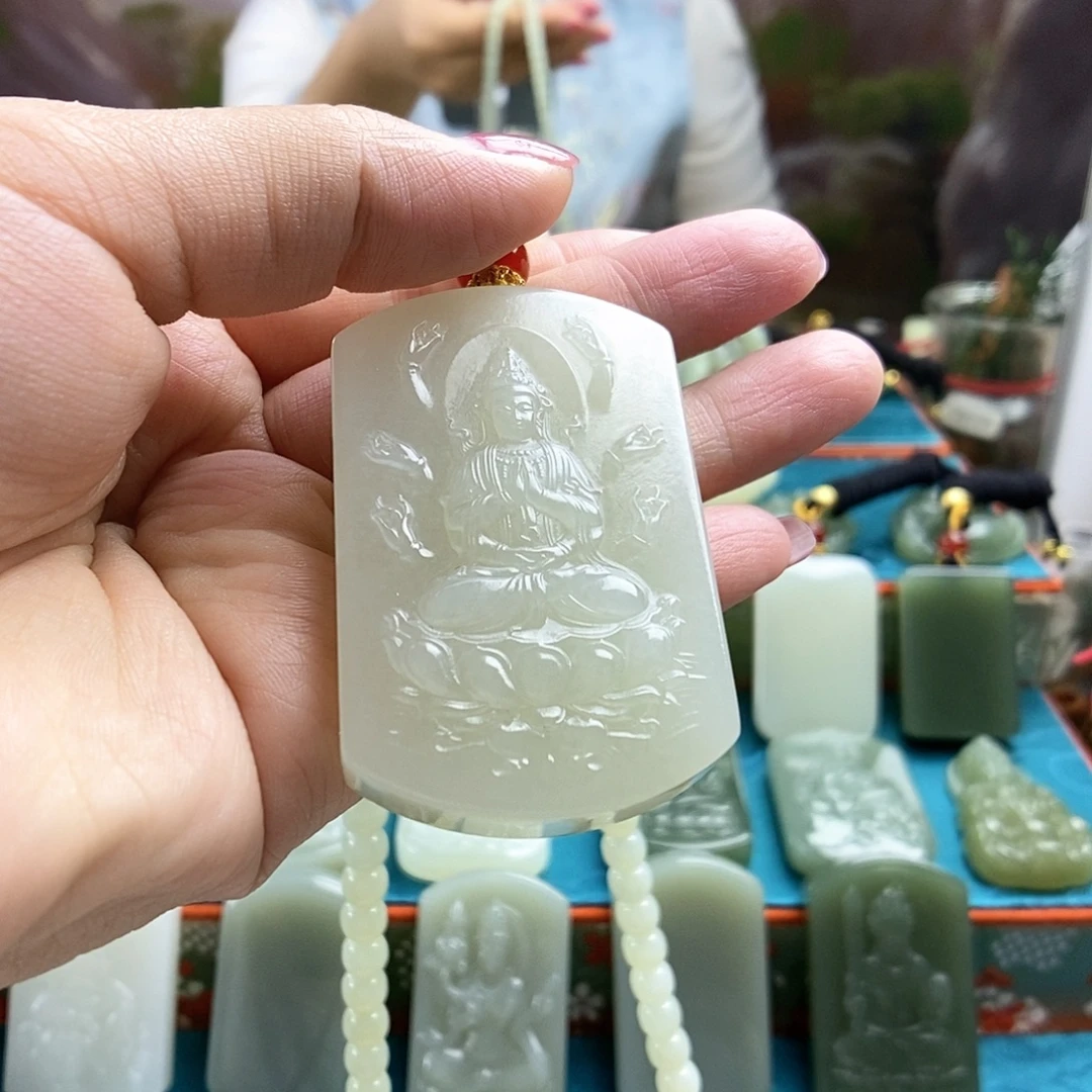 阳***光和田玉未镶嵌颈饰