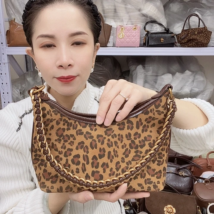 蚕丝小牛剖层皮革PU