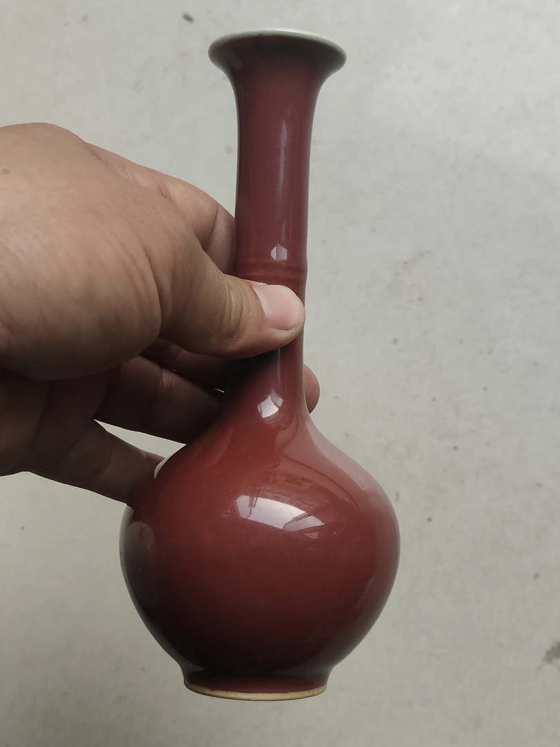 红釉小瓶，手把玩和摆件非常合适