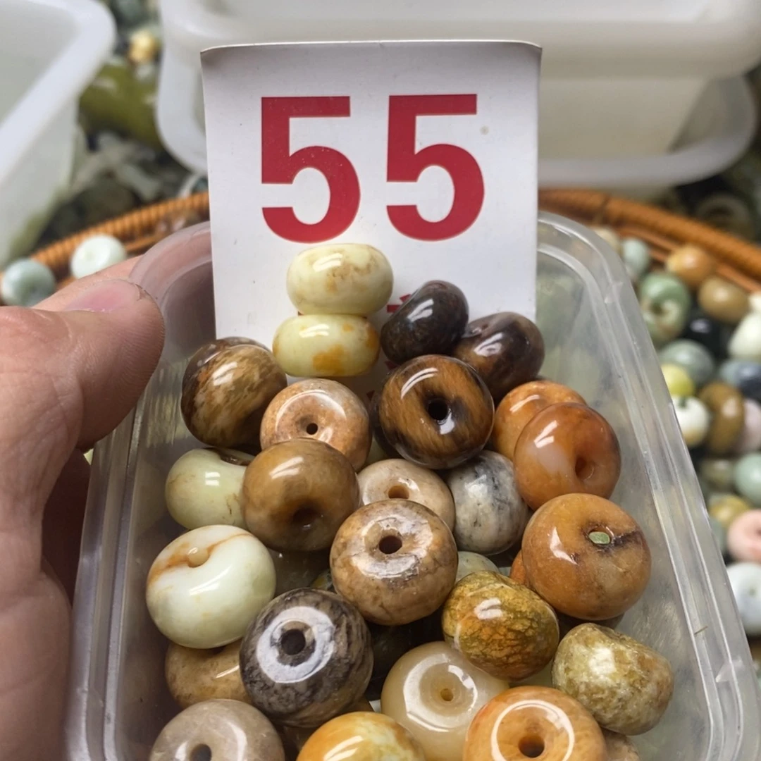 蛇纹石玉挂坠未镶嵌