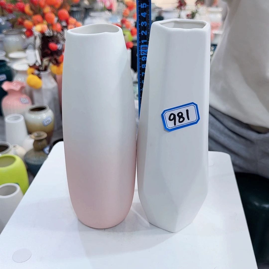 981号一对磨砂高24厘米瑕疵
