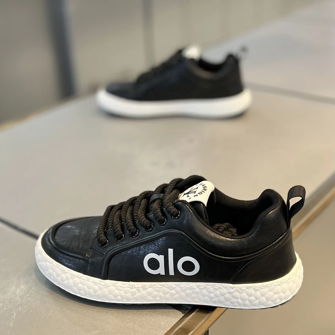 网红秋季男鞋2025年新款韩版低帮皮面板鞋系带时尚简约款式阿甘鞋