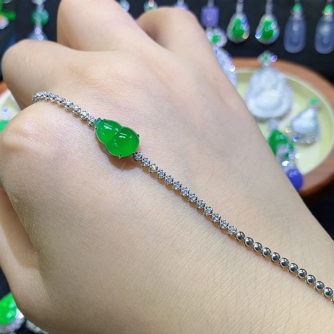 颈饰18K金镶嵌翡翠高冰