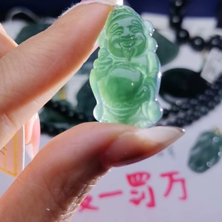 翡翠颈饰未镶嵌天然的A货翡翠