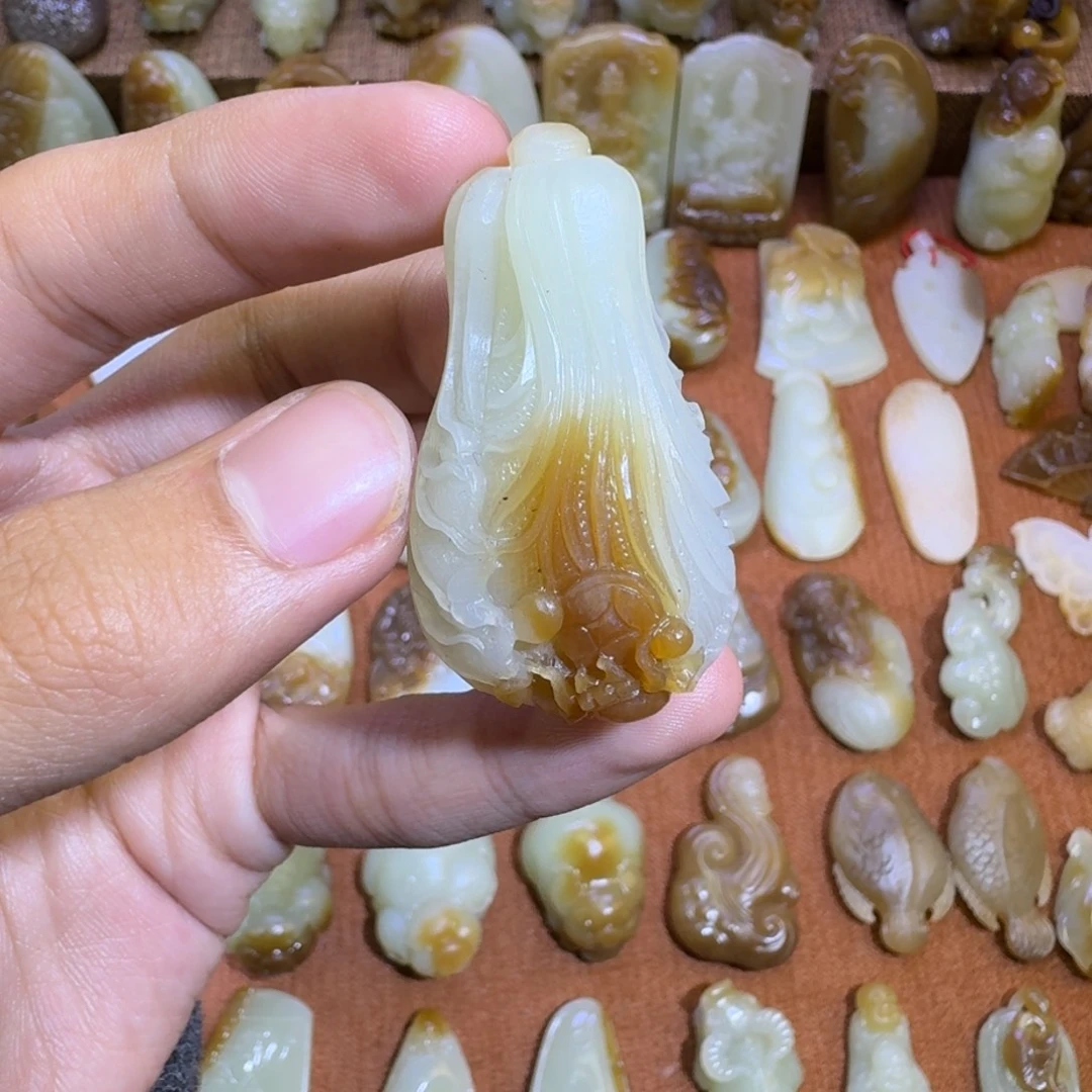 和田玉未镶嵌颈饰
