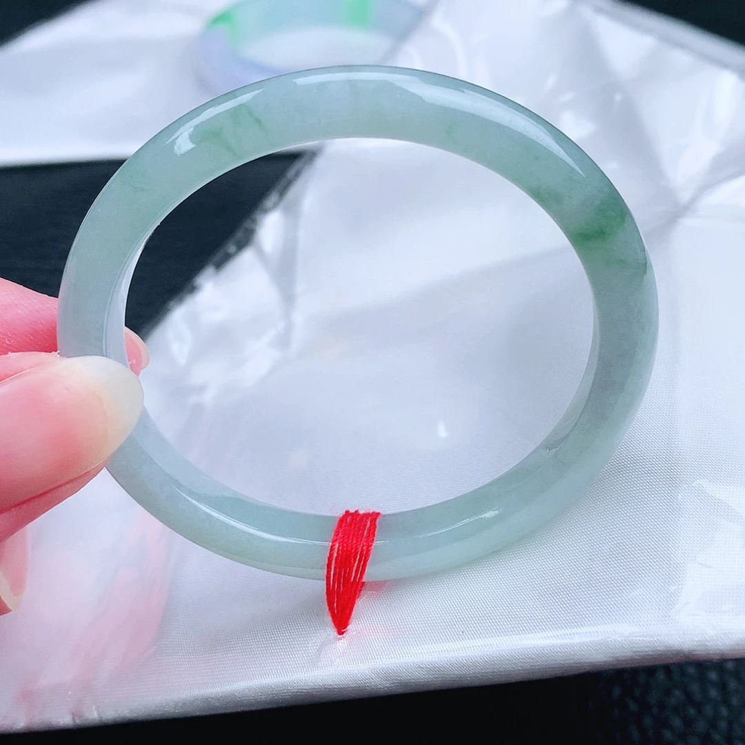 翡翠未镶嵌手镯（贵妃镯）。。