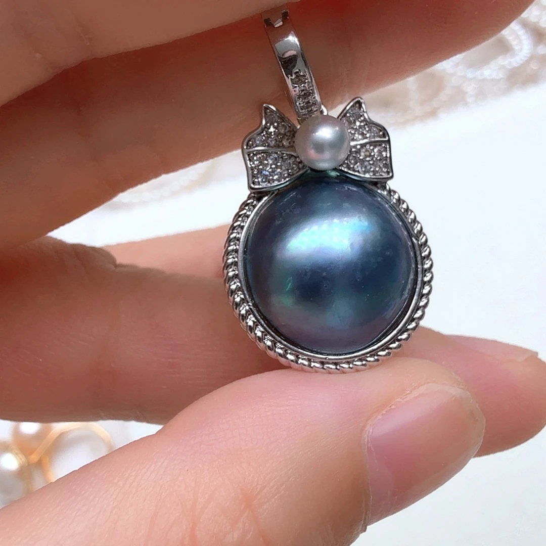 未镶嵌拼合珍珠（马贝珠）颈饰