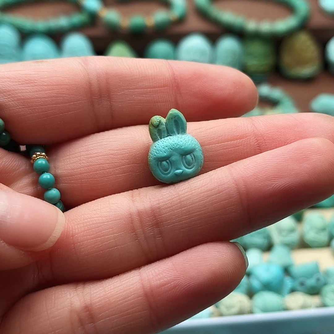 绿松石未镶嵌颈饰