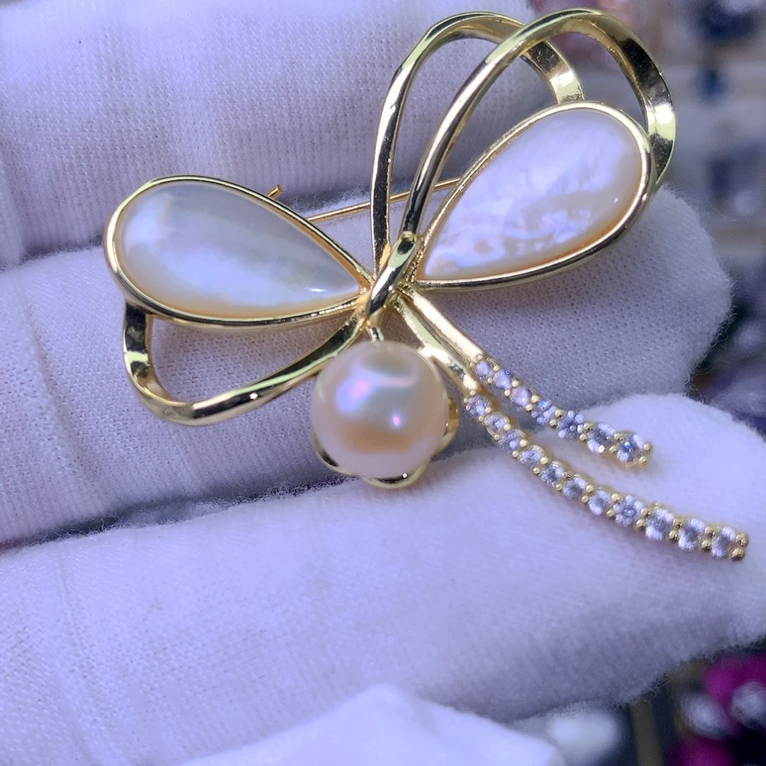 合成立方氧化锆铜贝壳胸针