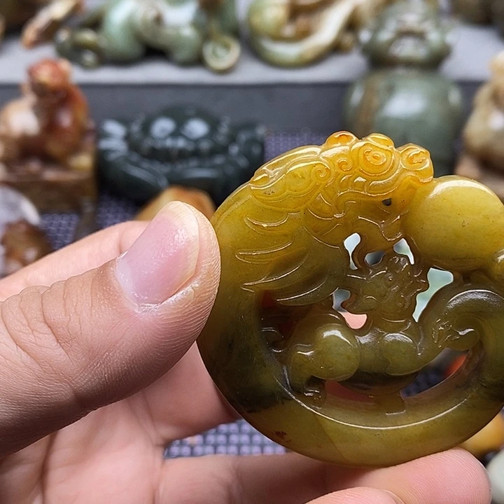 蛇纹石玉未镶嵌颈饰