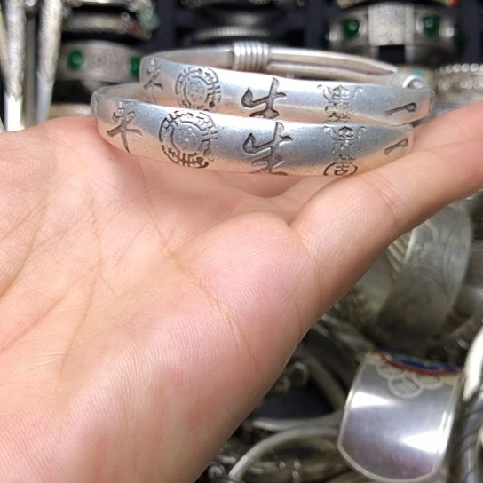 曲***歌手工艺品制作工艺品