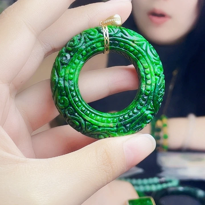 翡翠18K金镶嵌颈饰多样性