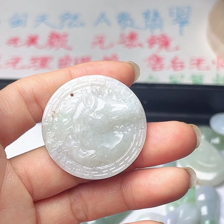 翡翠未镶嵌颈饰生肖马