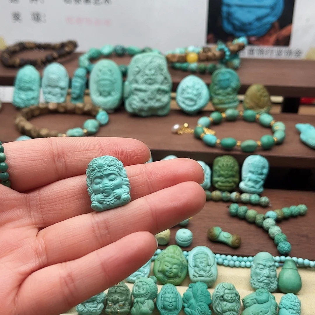 绿松石未镶嵌颈饰