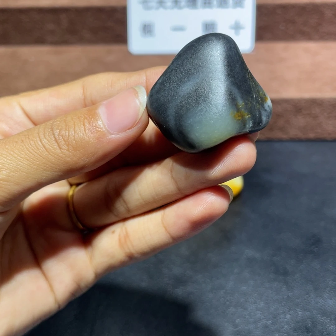 和田玉（糖玉）未镶嵌挂件30.9 克