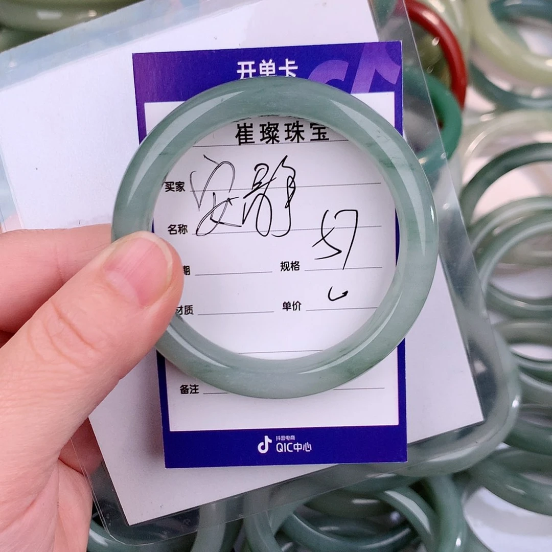 未镶嵌手镯石英质玉（金丝玉）安*。