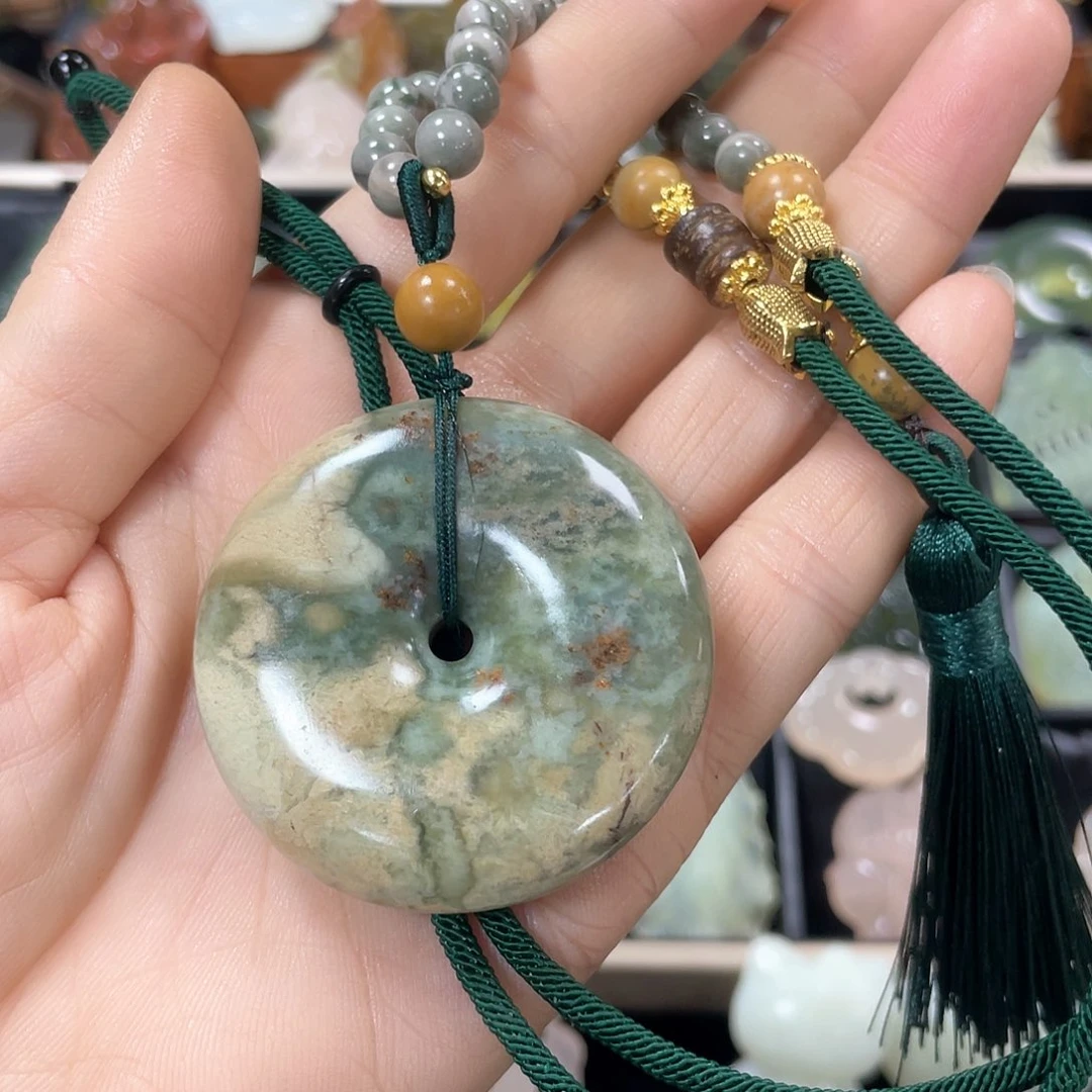 蛇纹石玉颈饰未镶嵌