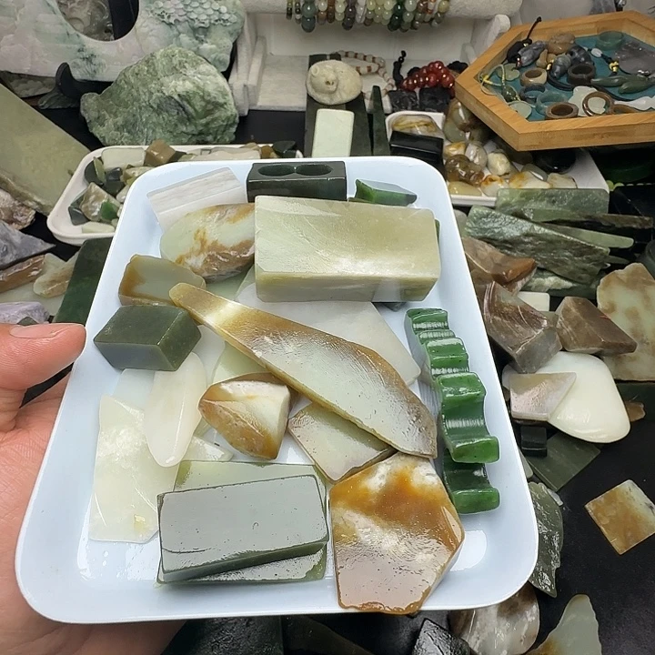 高***峰和田玉（糖玉）未镶嵌珠宝半成品