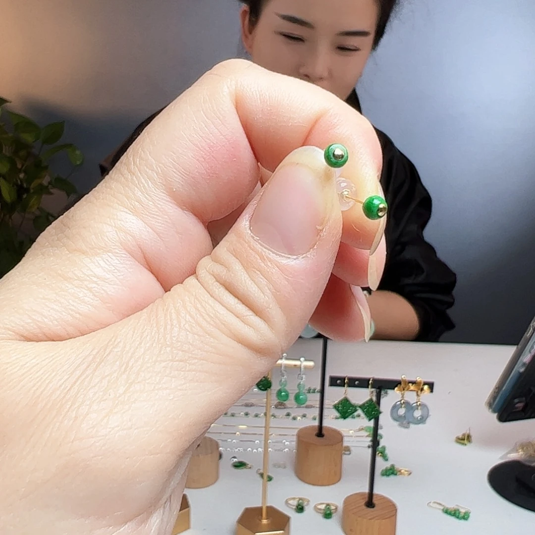 翡翠18K金镶嵌耳饰天然翡翠