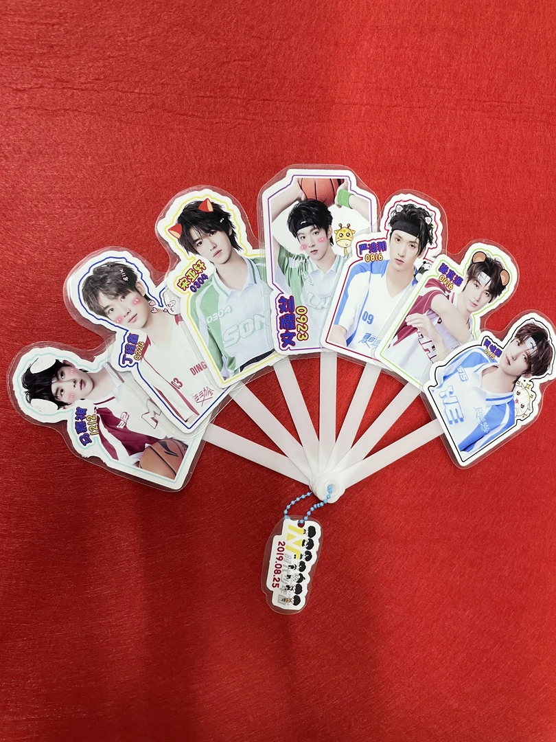 时代少年团top登陆少年团四代明星演唱会应援扇