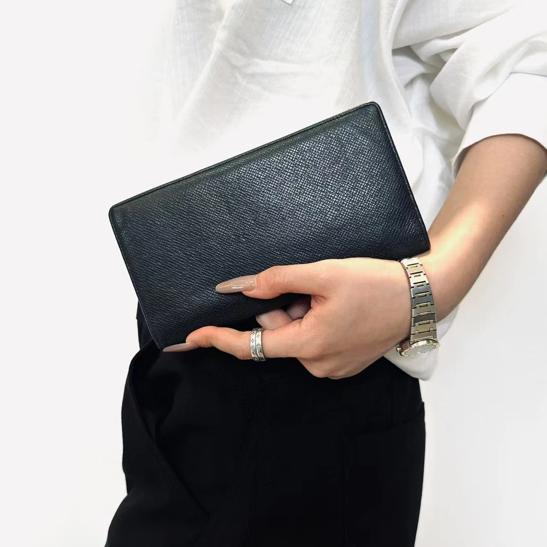 95新 LouisVuitton/路易威登 LV黑色十字纹钱包 2506260070