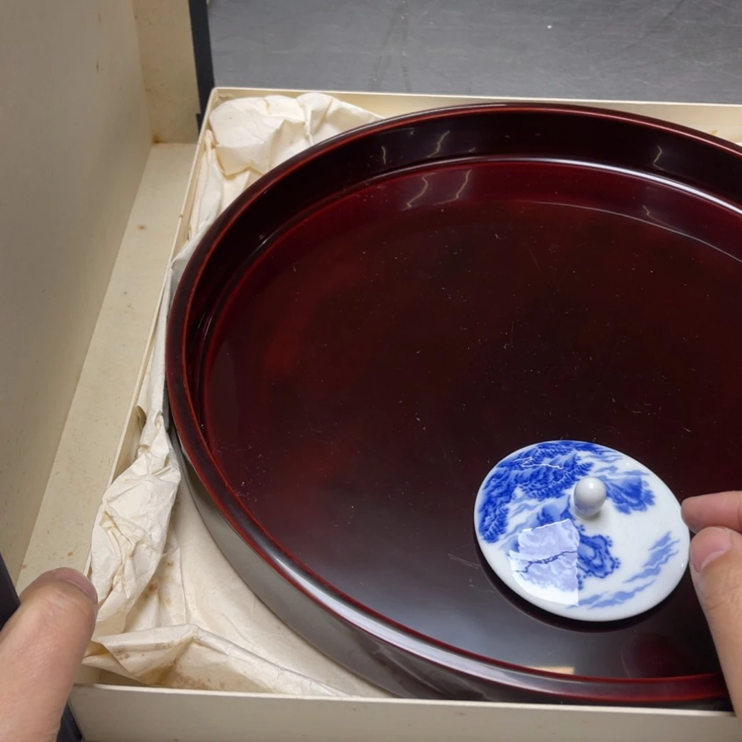 瓷片?密密麻麻地排列着一个大