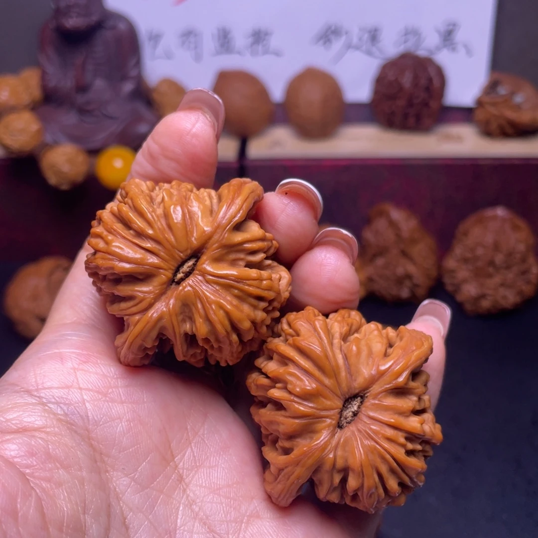 J***s吊坠桃核四座楼顶福利