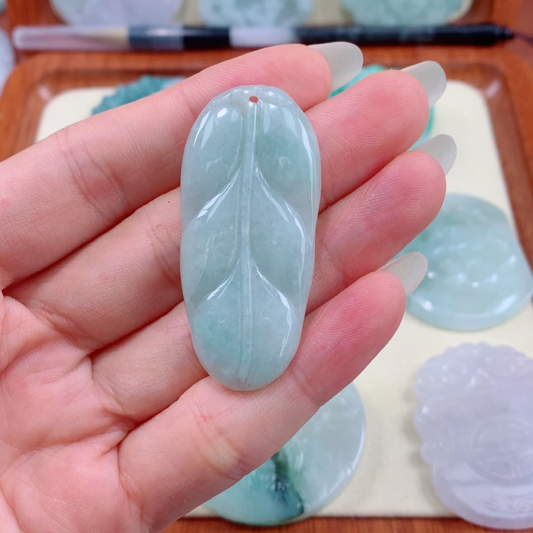 翡翠未镶嵌颈饰天然缅甸A货翡翠