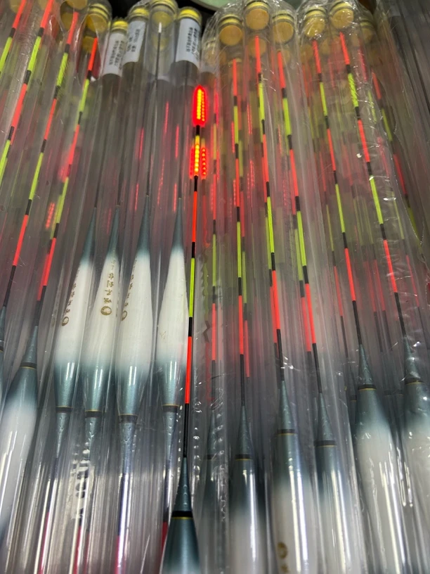 LED高灵敏电子滑漂电子漂浮漂野钓咬钩变色鱼漂夜光漂夜光