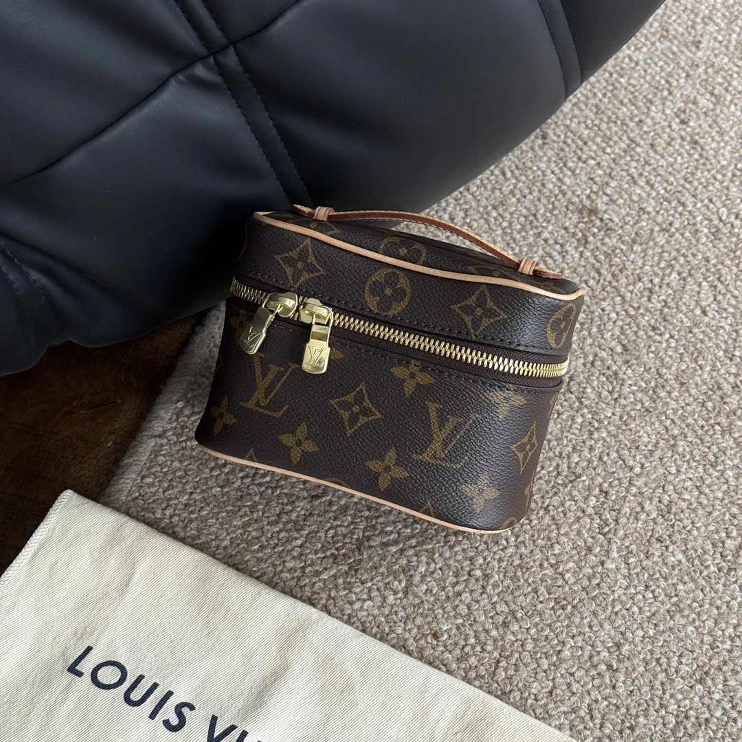 95新 LouisVuitton/路易威登 芯片老花nice nano手提化妆包39283