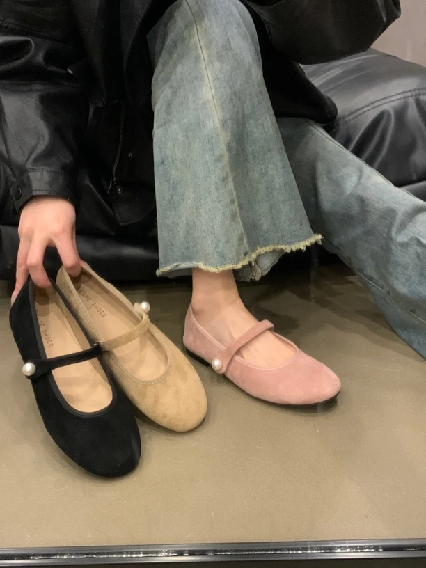 春日杏！温柔绒面圆头珍珠一字带芭蕾舞鞋女春平底玛丽珍鞋