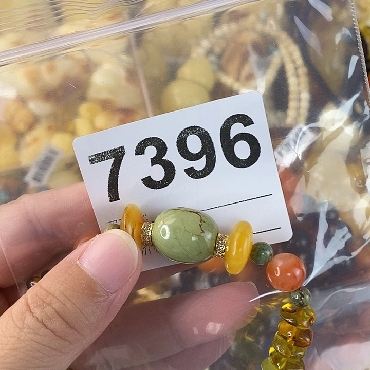 蜜蜡未镶嵌珠宝奇石