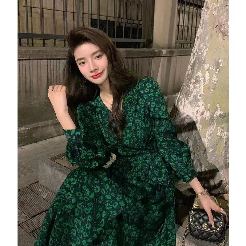 法式高级感绿色碎花长袖连衣裙女2025春季收腰显瘦一片式裹身长裙