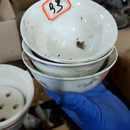 摆件盘子碗茶壶啥都有