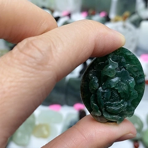 独山玉颈饰未镶嵌