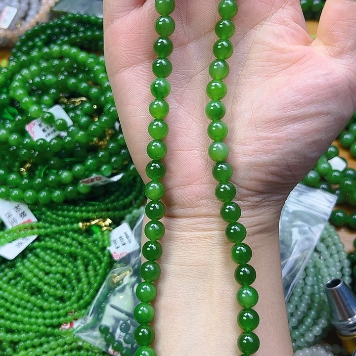 朱***春和田玉未镶嵌颈饰