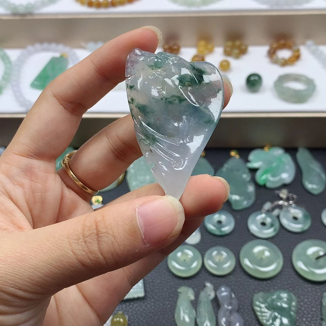 翡翠未镶嵌颈饰悟道
