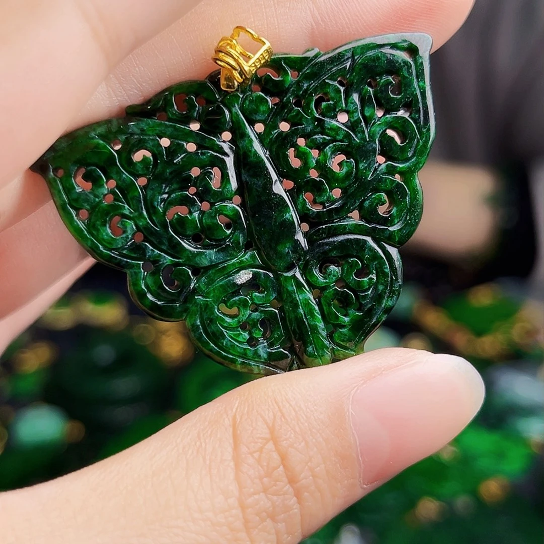 颈饰18K金镶嵌翡翠多样性