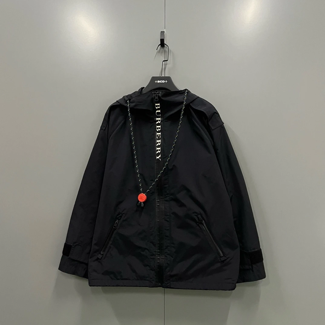 95新 BURBERRY/博柏利 jp922 605278 黑色印花夹克外套 50码