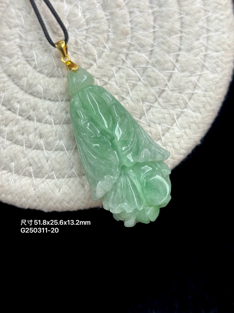 天然翡翠A货满绿白菜吊坠