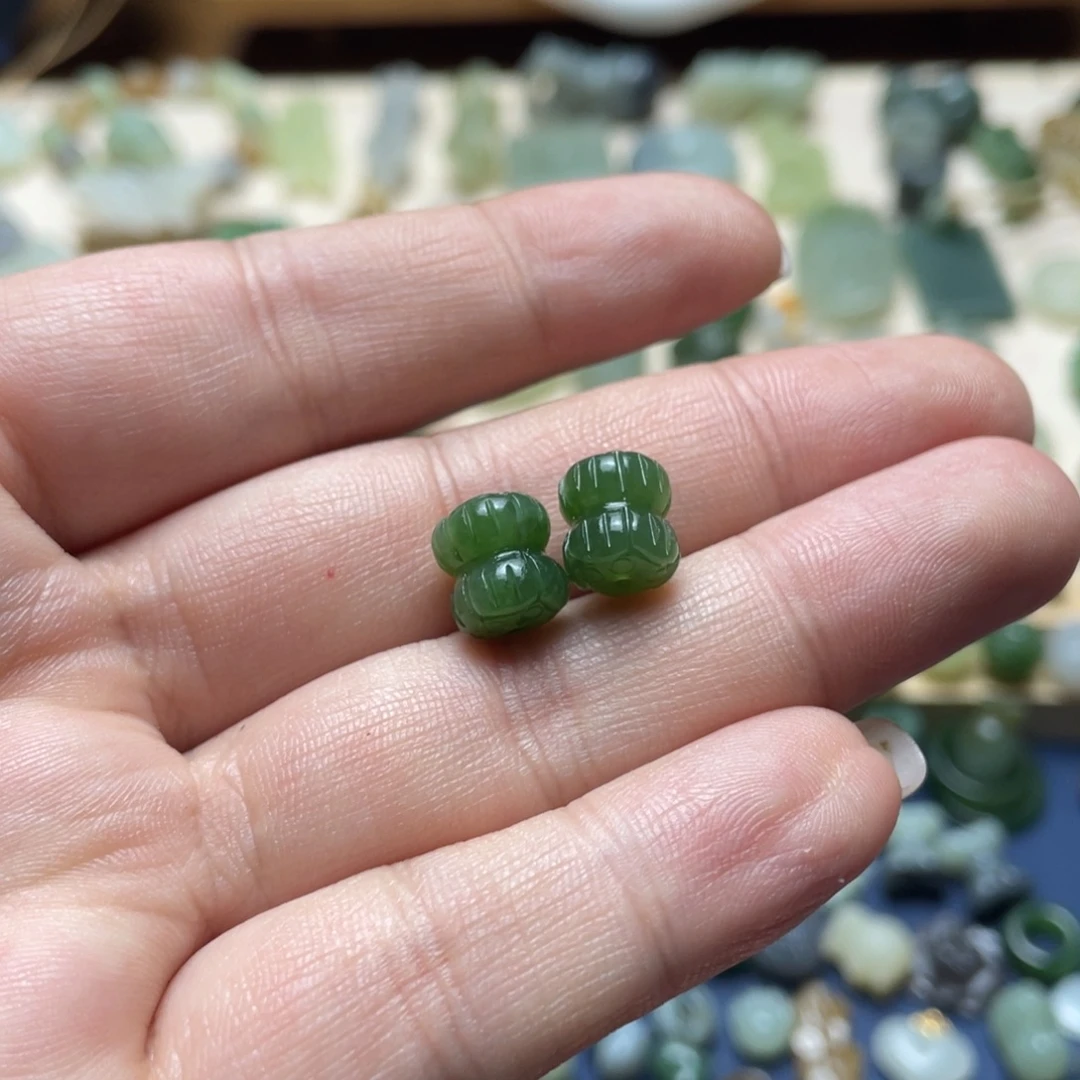 和田玉未镶嵌吊坠(不含链)一个