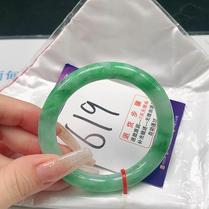 未镶嵌手镯（圆镯）翡翠