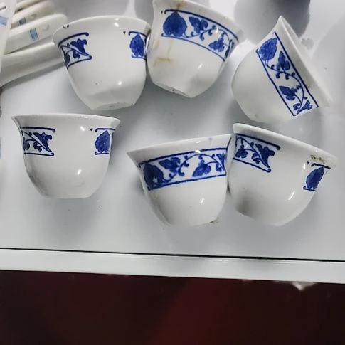 瓷片瓷片，各种摆件，均有瑕疵。沙锅！
