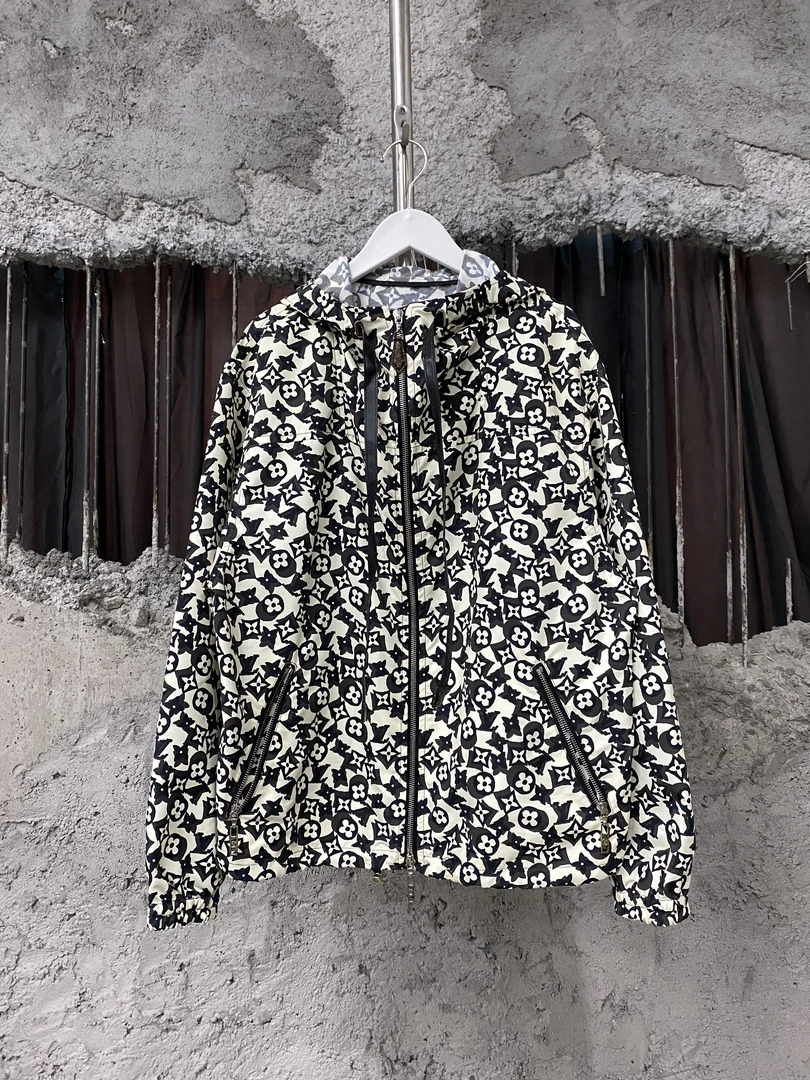99新 LouisVuitton/路易威登 LV老花拉链冲锋衣/42码