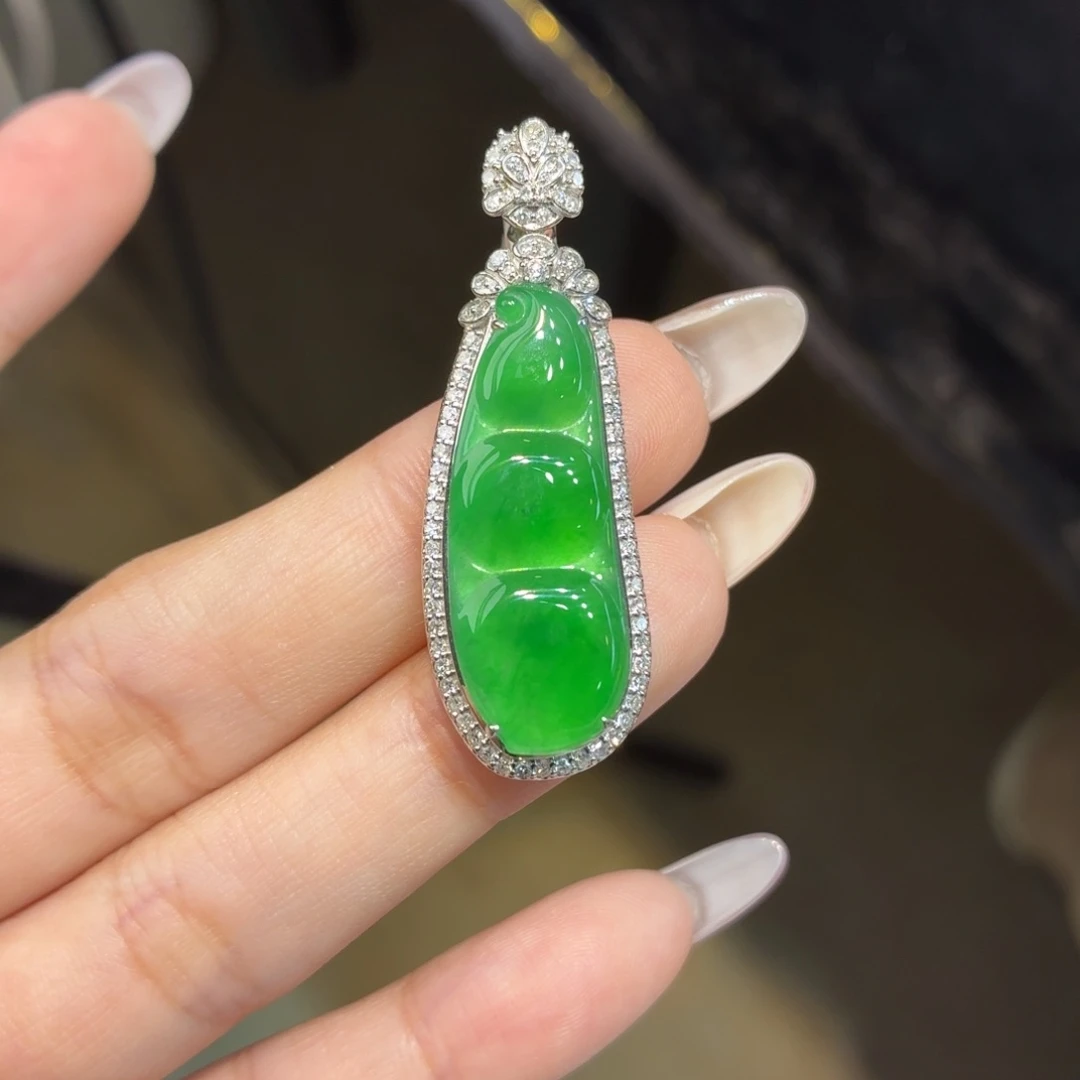 翡翠18K金镶嵌颈饰天然缅甸翡翠