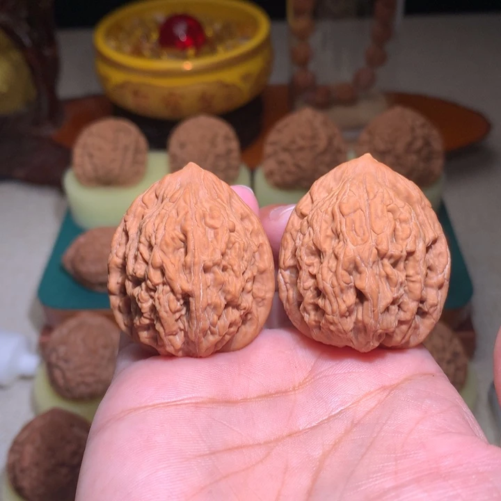 文玩核桃把件触**及小虎头