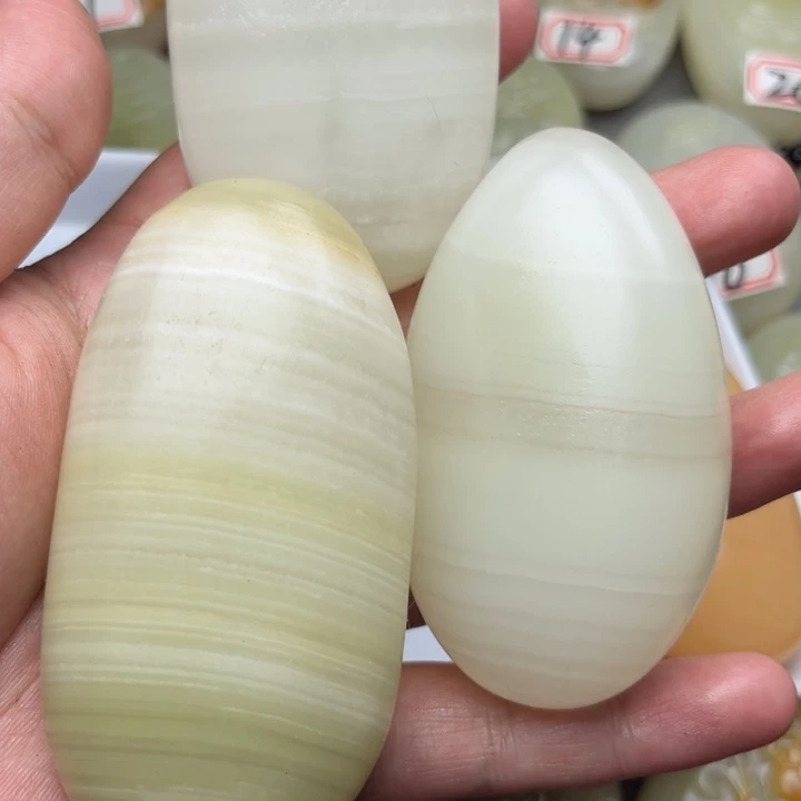 非***人石材方解石手把件