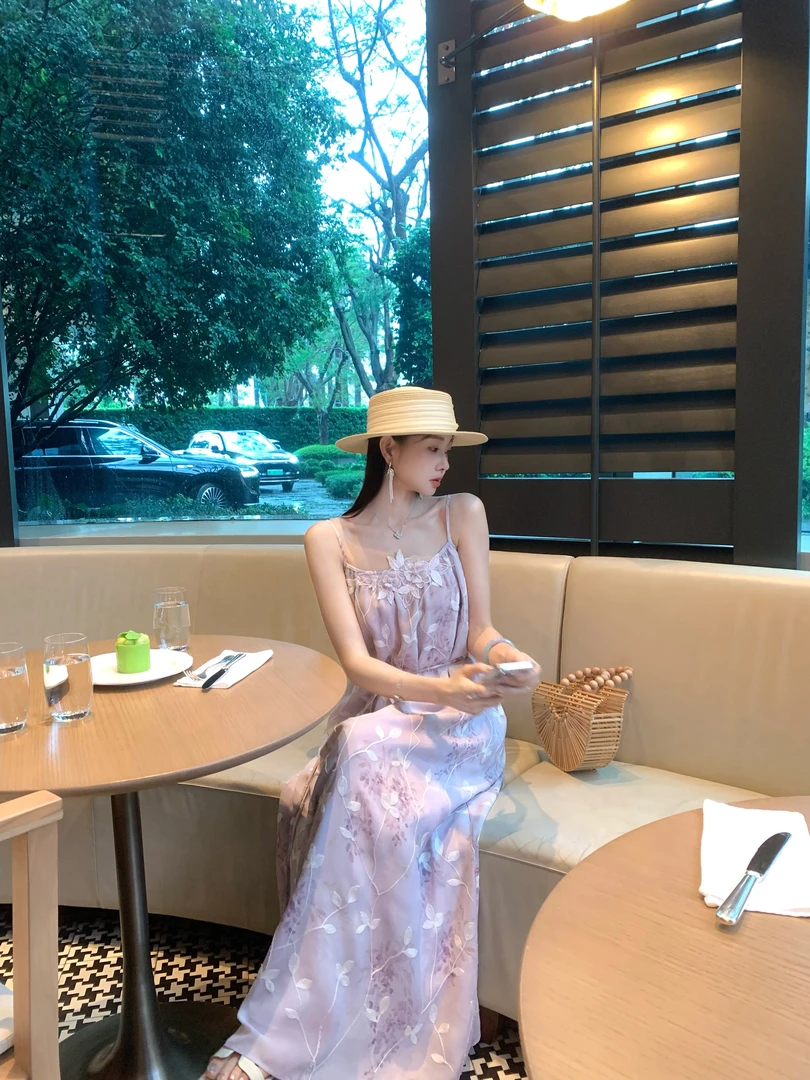 EIA一尧【香氛美人】夏季温柔气质吊带连衣裙碎花度假慵懒贴片绣裙